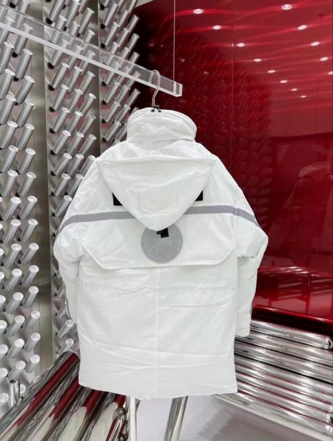 Les doudounes Canada Goose allient élégance et chaleur pour offrir une protection optimale contre le froid. Leur design sophistiqué et leurs matériaux de haute qualité. Pas cher. Le moins cher.