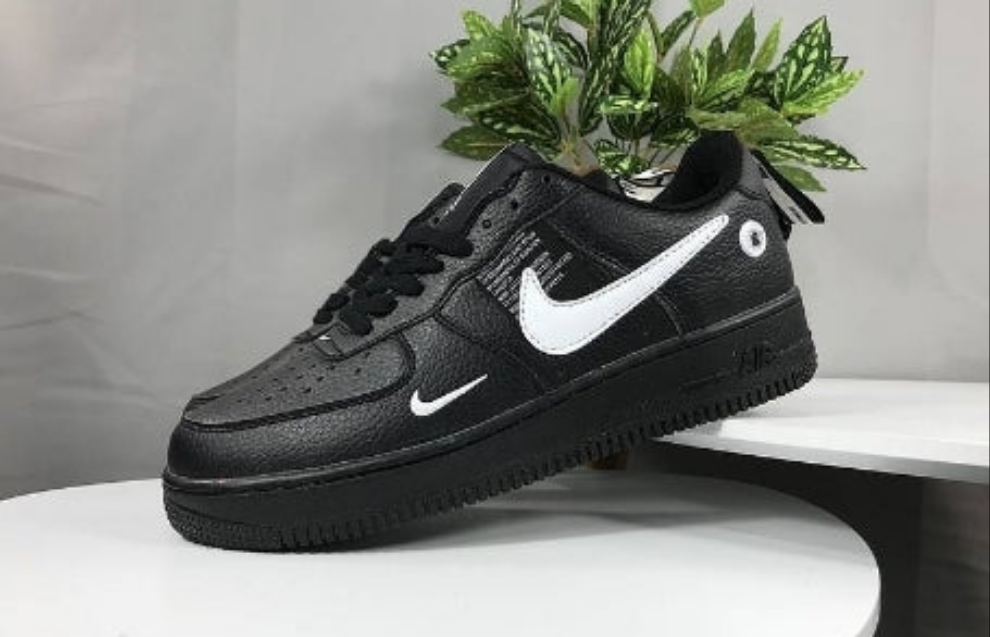 Premièrement : Les baskets Nike Air Force 1 Low femme incarnent l’alliance parfaite entre style intemporel et innovation technique.