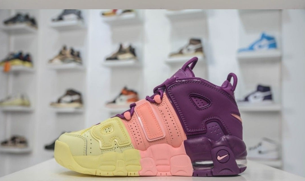 Les baskets Nike Air Uptempo combinent style audacieux et innovation. Leur design emblématique et leurs lettres surdimensionnées . Pas cher. Le moins cher.