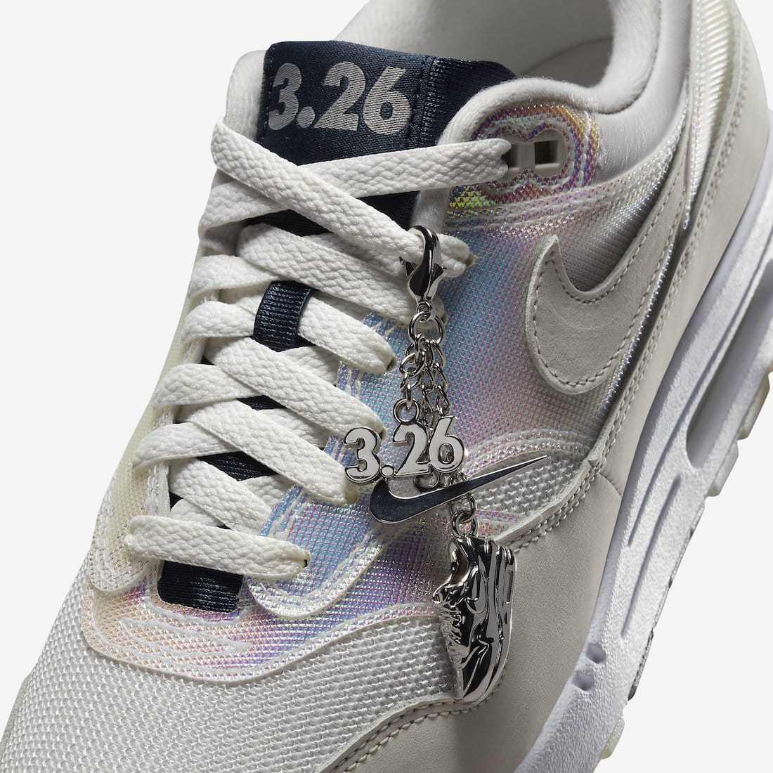 Les baskets Nike Air Max 1 Femme incarnent l’héritage emblématique de la marque Nike, combinant un design intemporel avec des touches modernes.