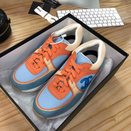 les sneakers Chanel Femme sont un témoignage de l'engagement de Chanel à combiner style et sophistication. Exceptionnel avant-gardistes