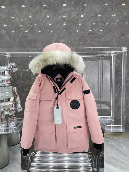 la Doudoune Canada G00se Femme est un témoignage de l'engagement de Canada G00se à combiner style,