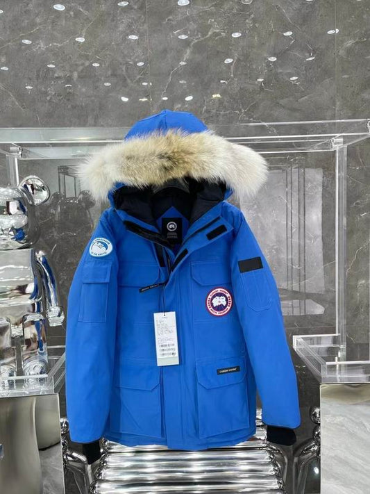 la Doudoune Canada G00se Femme est un témoignage de l'engagement de Canada G00se à combiner style,