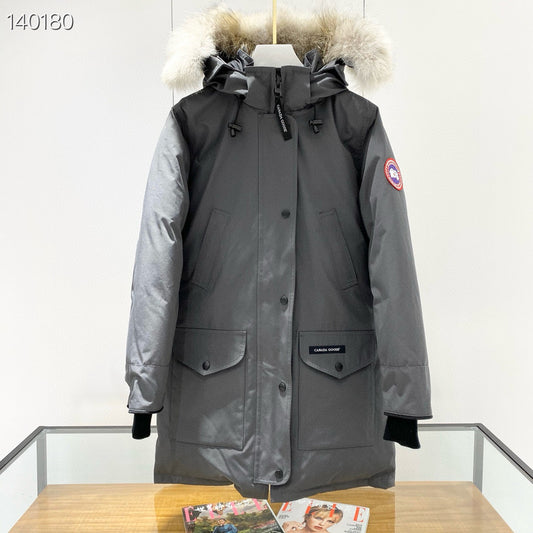 la Doudoune Canada G00se Femme est un témoignage de l'engagement de Canada G00se à combiner style,