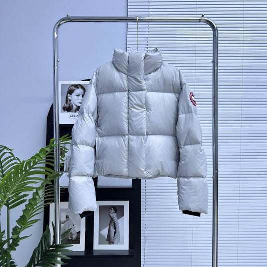 La doudoune Canada Goose Parka Femme
Résultat de l'évolution emblématique de la marque Canada Goose, la doudoune Canada Goose Parka Femme