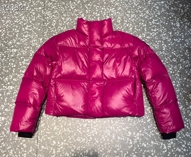 La doudoune Canada Goose Parka Femme

Résultat de l'évolution emblématique de la marque Canada Goose, la doudoune Canada Goose Parka Femme