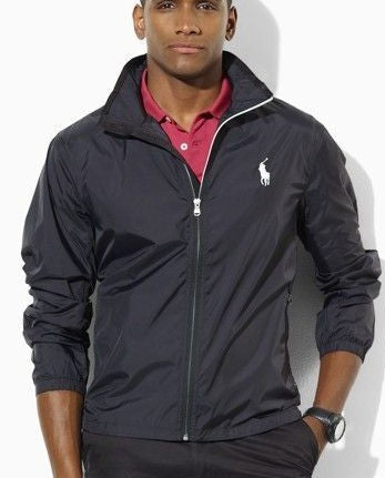 Les doudounes Ralph Lauren offrent une élégance intemporelle et une qualité exceptionnelle. Leur design raffiné et leurs matériaux haut de gamme 