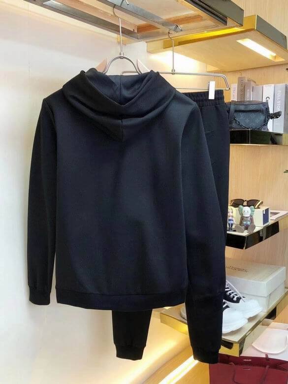 Les ensembles survêtement Balenciaga allient performance et style. Leur design avant-gardiste et leur qualité supérieure. Pas cher. Le moins cher.