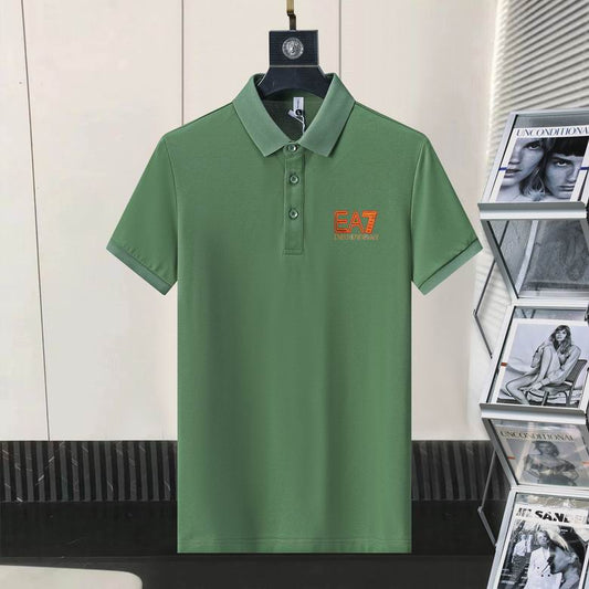 Les polos Armani pour homme reflètent l’élégance raffinée et le savoir-faire emblématique de la maison italienne. Au meilleur prix 