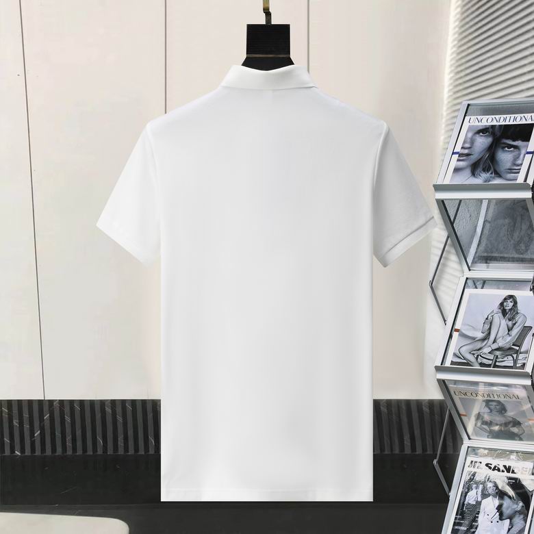 Les polos Armani pour homme reflètent l’élégance raffinée et le savoir-faire emblématique de la maison italienne. Au meilleur prix 
