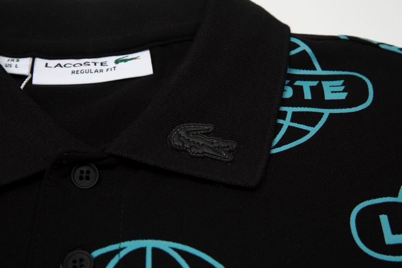 Les polos Lacoste pour homme sont le symbole parfait de l'élégance décontractée, alliant style et confort depuis des générations. Au meilleur prix.