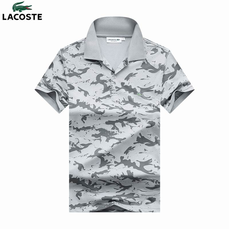 Les polos Lacoste pour homme sont le symbole parfait de l'élégance décontractée, alliant style et confort depuis des générations. Au meilleur prix.
