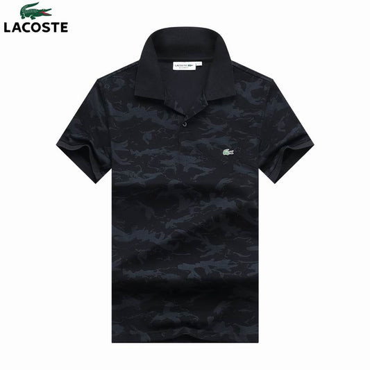 Les polos Lacoste pour homme sont le symbole parfait de l'élégance décontractée, alliant style et confort depuis des générations. Au meilleur prix.