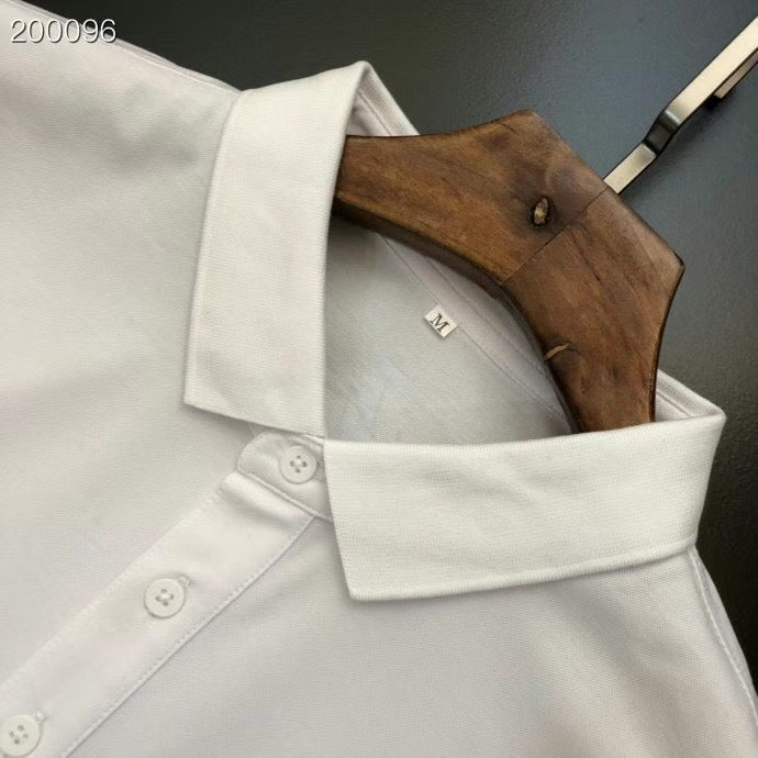 Les polos T-shirt Balenciaga pour homme incarnent l’élégance contemporaine avec une touche de minimalisme audacieux. A des prix abordable 