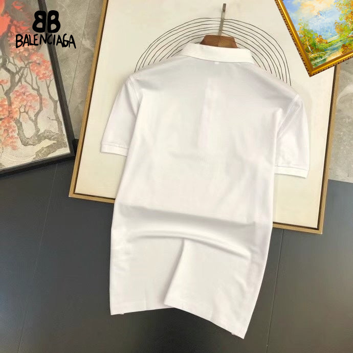 Les polos T-shirt Balenciaga pour homme incarnent l’élégance contemporaine avec une touche de minimalisme audacieux. A des prix abordable 