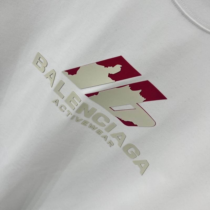Les polos T-shirt Balenciaga pour homme incarnent l’élégance contemporaine avec une touche de minimalisme audacieux. A des prix abordable 