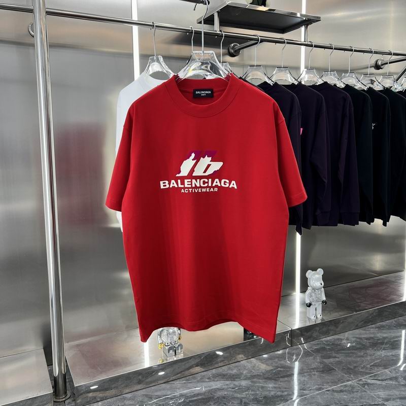 Les polos T-shirt Balenciaga pour homme incarnent l’élégance contemporaine avec une touche de minimalisme audacieux. A des prix abordable 