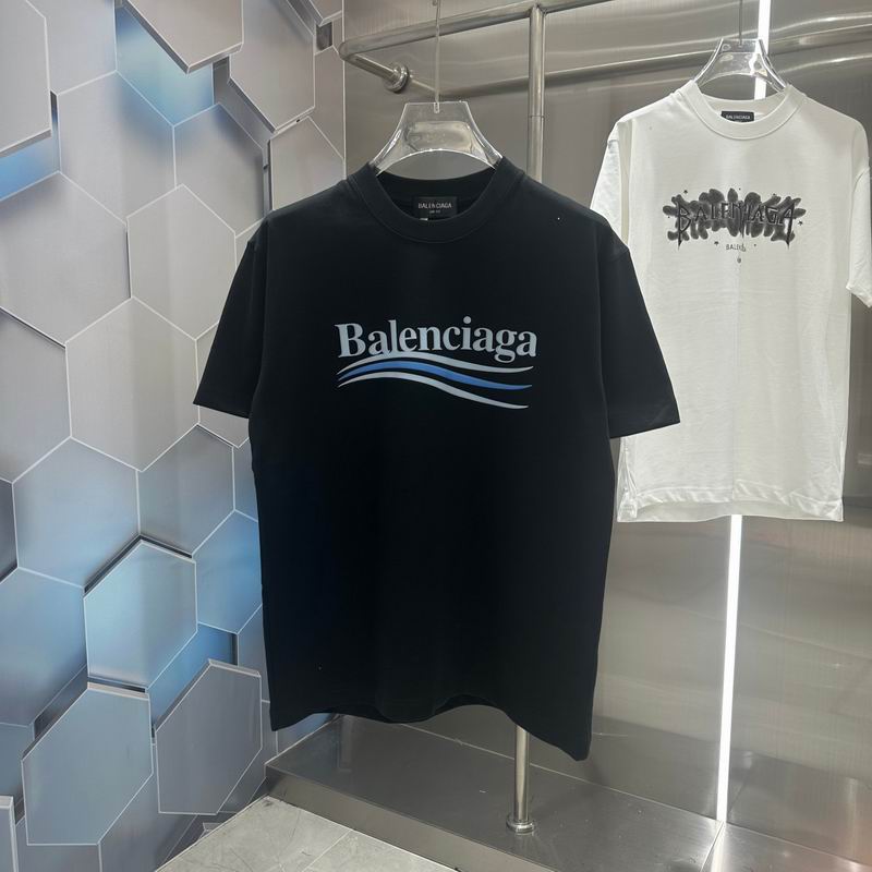 Les polos T-shirt Balenciaga pour homme incarnent l’élégance contemporaine avec une touche de minimalisme audacieux. A des prix abordable 