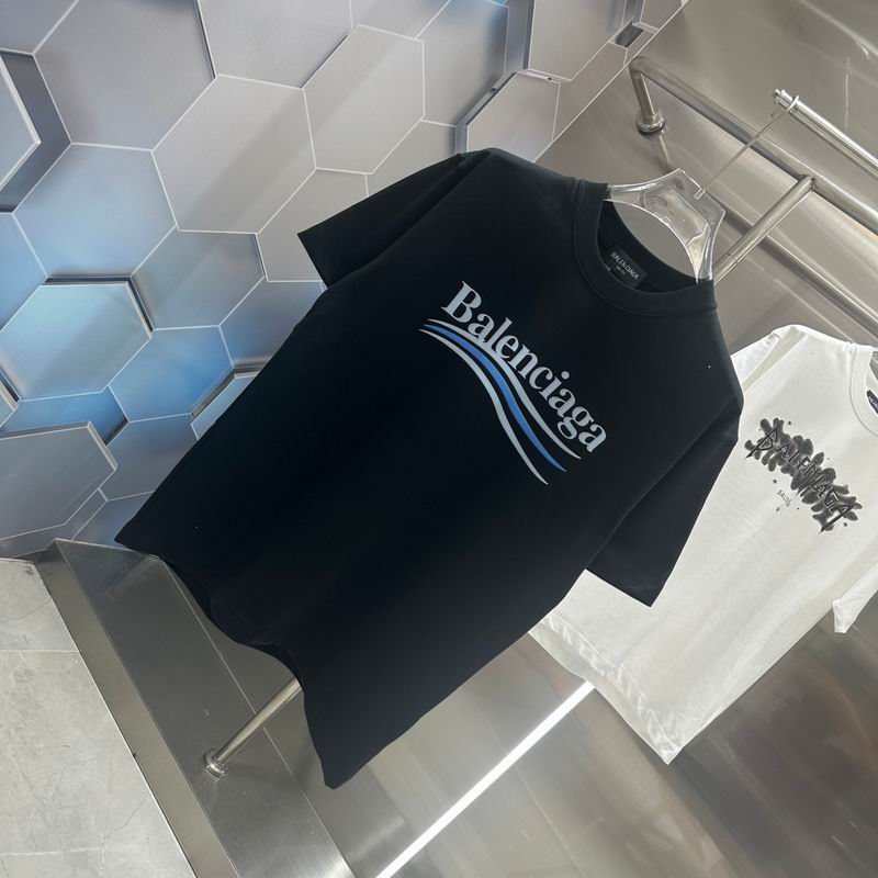 Les polos T-shirt Balenciaga pour homme incarnent l’élégance contemporaine avec une touche de minimalisme audacieux. A des prix abordable 