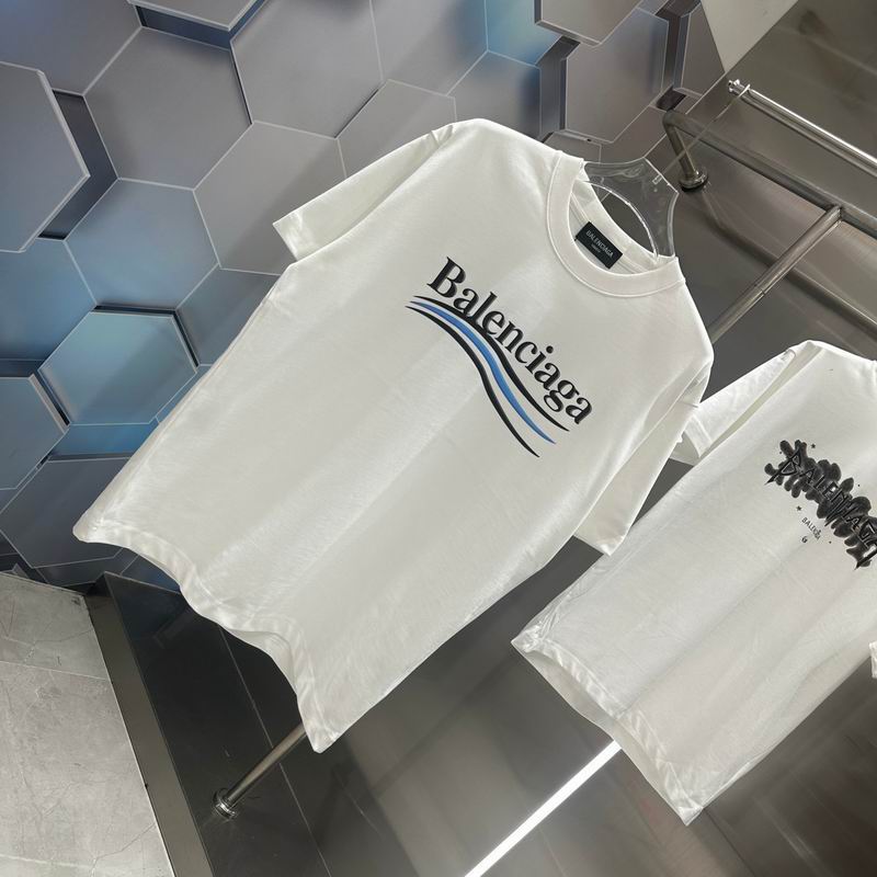 Les polos T-shirt Balenciaga pour homme incarnent l’élégance contemporaine avec une touche de minimalisme audacieux. A des prix abordable 