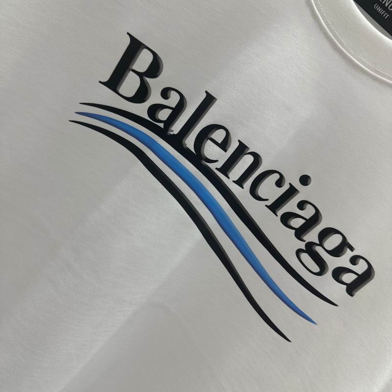 Les polos T-shirt Balenciaga pour homme incarnent l’élégance contemporaine avec une touche de minimalisme audacieux. A des prix abordable 