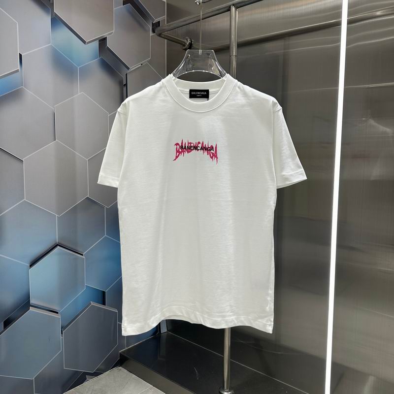 Les polos T-shirt Balenciaga pour homme incarnent l’élégance contemporaine avec une touche de minimalisme audacieux. A des prix abordable 