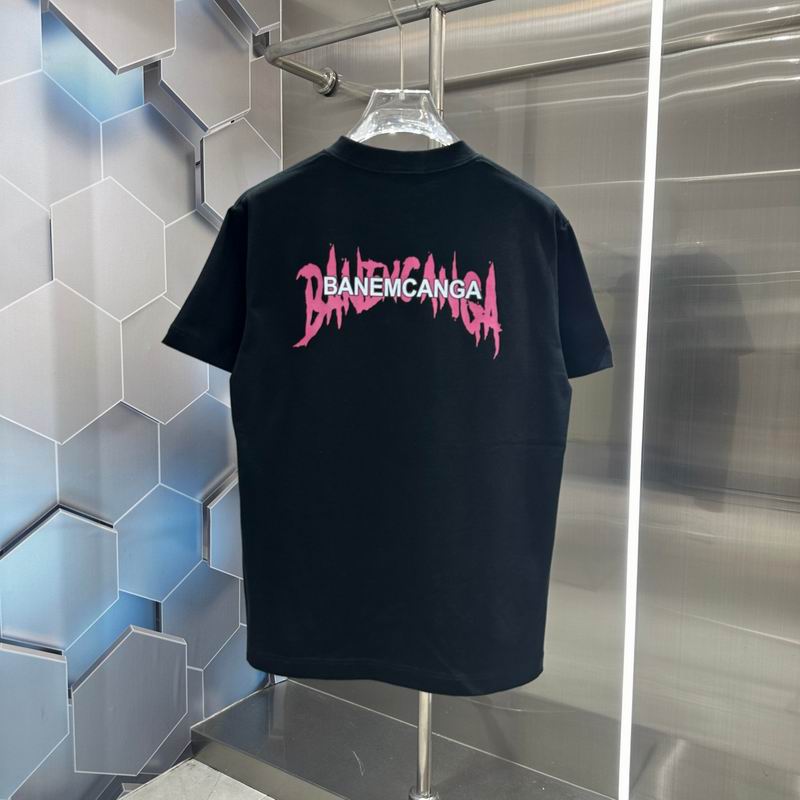 Les polos T-shirt Balenciaga pour homme incarnent l’élégance contemporaine avec une touche de minimalisme audacieux. A des prix abordable 