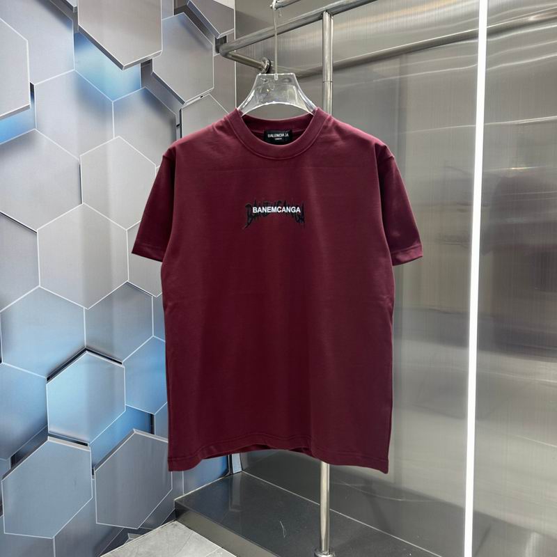 Les polos T-shirt Balenciaga pour homme incarnent l’élégance contemporaine avec une touche de minimalisme audacieux. A des prix abordable 