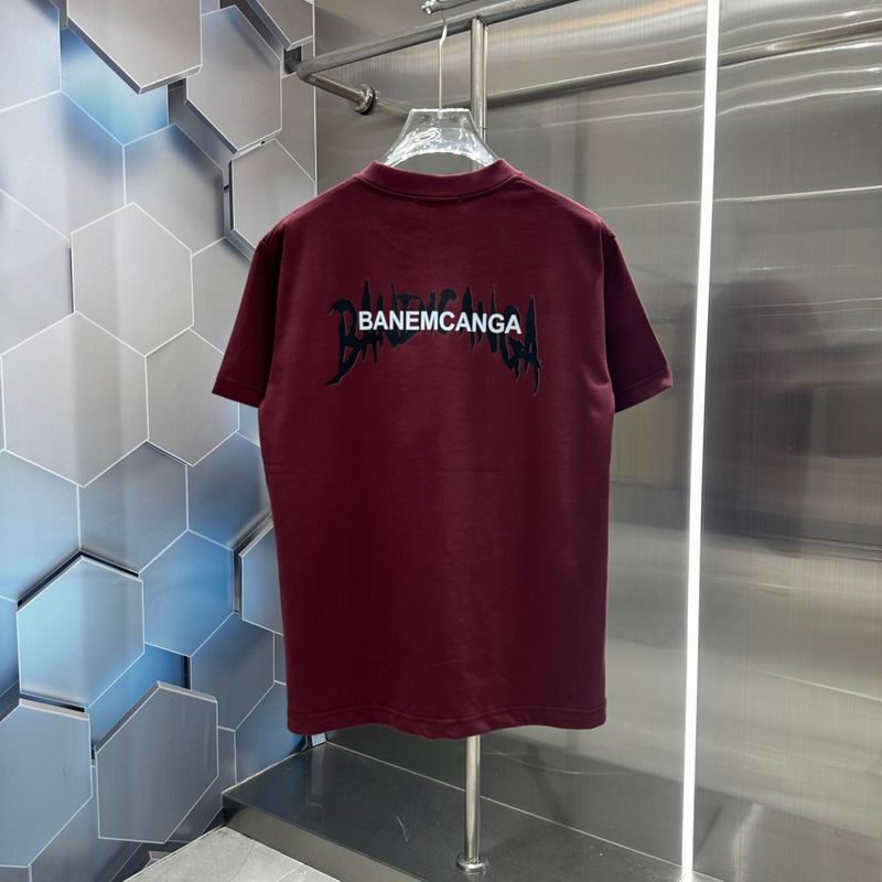 Les polos T-shirt Balenciaga pour homme incarnent l’élégance contemporaine avec une touche de minimalisme audacieux. A des prix abordable 