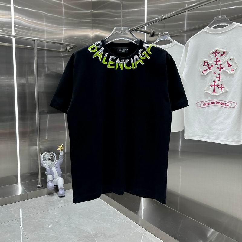 Les polos T-shirt Balenciaga pour homme incarnent l’élégance contemporaine avec une touche de minimalisme audacieux. A des prix abordable 