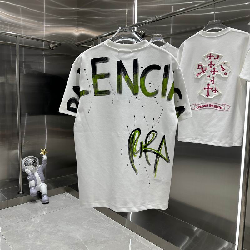 Les polos T-shirt Balenciaga pour homme incarnent l’élégance contemporaine avec une touche de minimalisme audacieux. A des prix abordable 