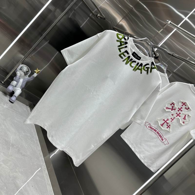 Les polos T-shirt Balenciaga pour homme incarnent l’élégance contemporaine avec une touche de minimalisme audacieux. A des prix abordable 