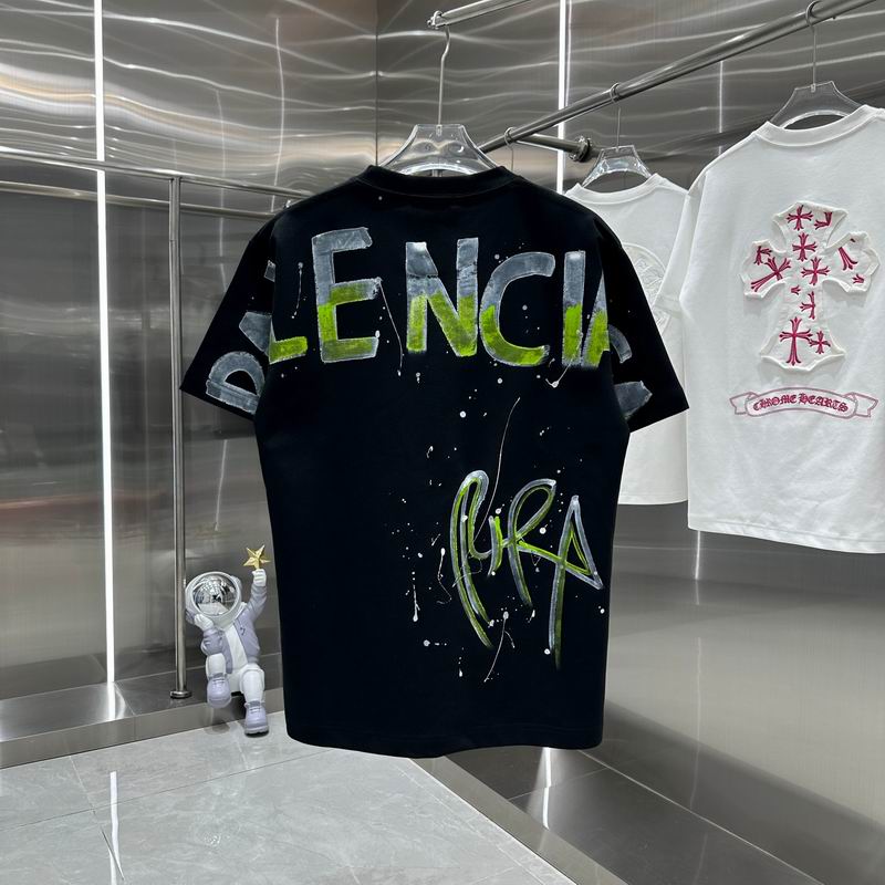 Les polos T-shirt Balenciaga pour homme incarnent l’élégance contemporaine avec une touche de minimalisme audacieux. A des prix abordable 