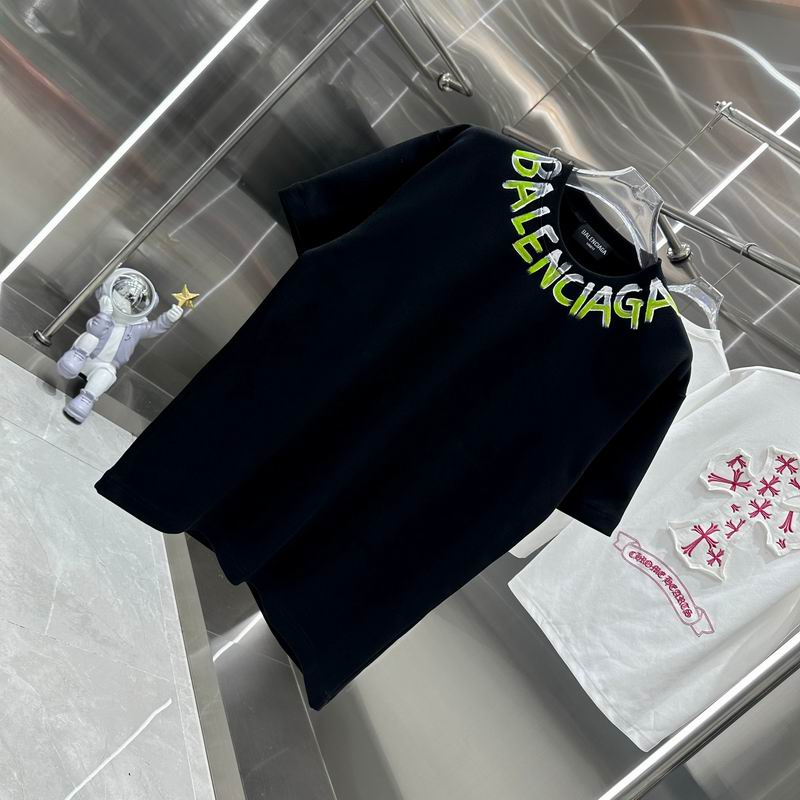 Les polos T-shirt Balenciaga pour homme incarnent l’élégance contemporaine avec une touche de minimalisme audacieux. A des prix abordable 