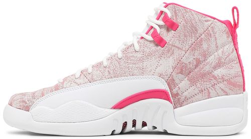 Les baskets Air Jordan 12 Femme combinent un style iconique à une performance inégalée, rendant hommage à l’héritage de Michael Jordan.