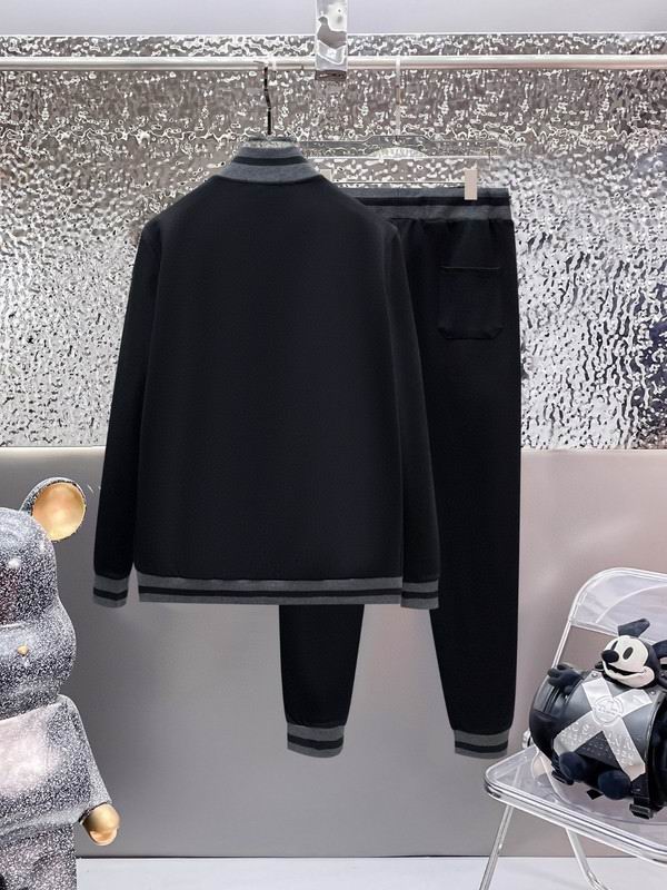 Les ensembles survêtement Hugo Boss allient performance et style. Leur design sophistiqué et leur qualité supérieure.pas cher.le moins cher.