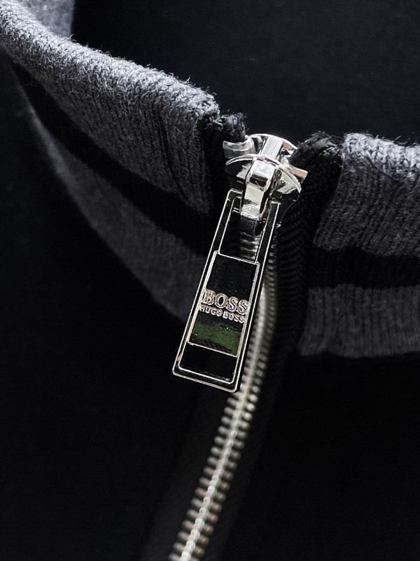 Les ensembles survêtement Hugo Boss allient performance et style. Leur design sophistiqué et leur qualité supérieure.pas cher.le moins cher.