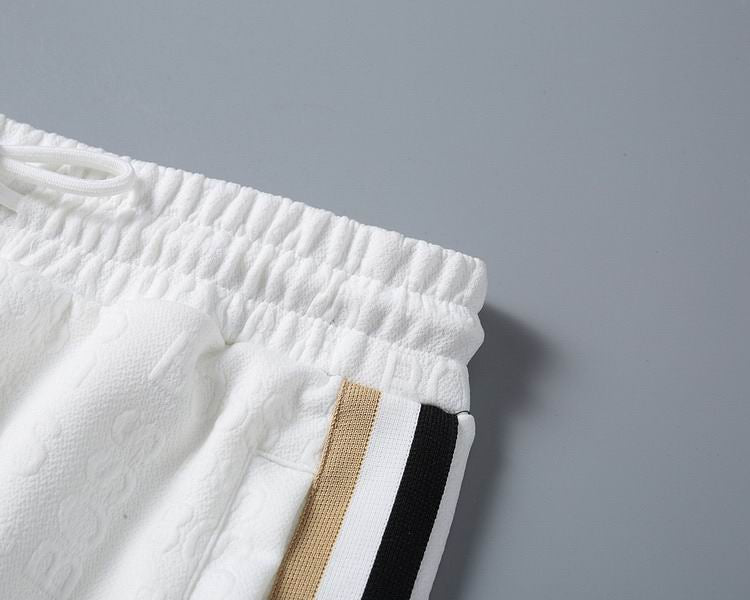 Les ensembles survêtement Hugo Boss allient performance et style. Leur design sophistiqué et leur qualité supérieure.pas cher.le moins cher.
