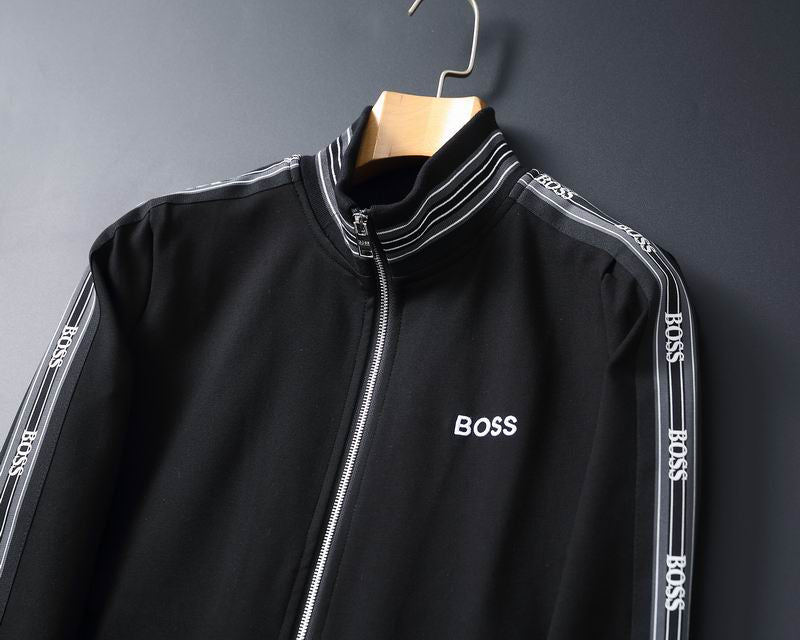 Les ensembles survêtement Hugo Boss allient performance et style. Leur design sophistiqué et leur qualité supérieure.pas cher.le moins cher.