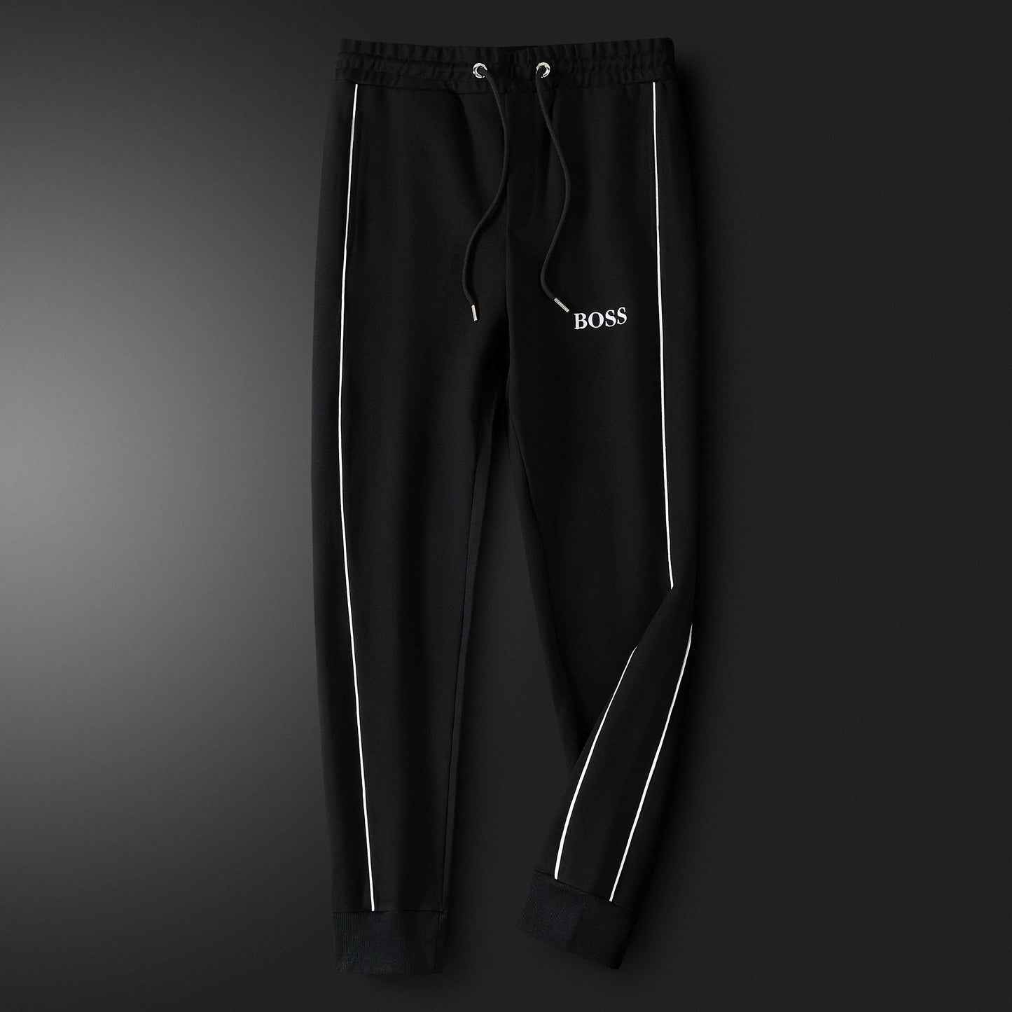 Les ensembles survêtement Hugo Boss allient performance et style. Leur design sophistiqué et leur qualité supérieure.pas cher.le moins cher.