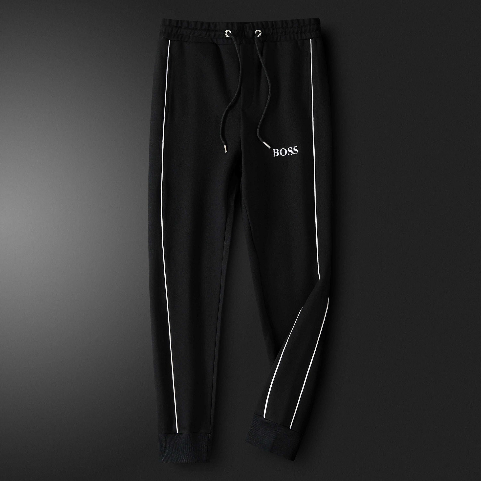 Les ensembles survêtement Hugo Boss allient performance et style. Leur design sophistiqué et leur qualité supérieure.pas cher.le moins cher.