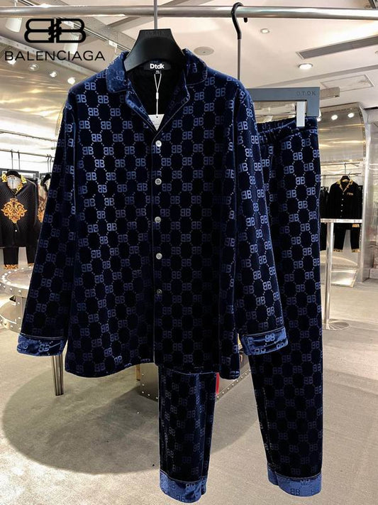 Les ensembles survêtement Balenciaga allient performance et style. Leur design avant-gardiste et leur qualité supérieure. Pas cher. Le moins cher.