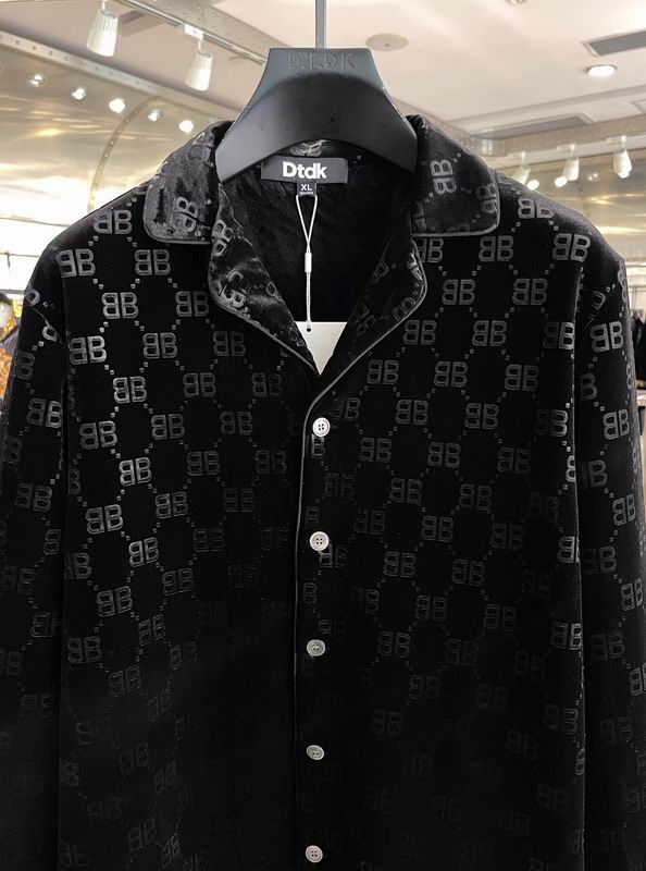 Les ensembles survêtement Balenciaga allient performance et style. Leur design avant-gardiste et leur qualité supérieure. Pas cher. Le moins cher.