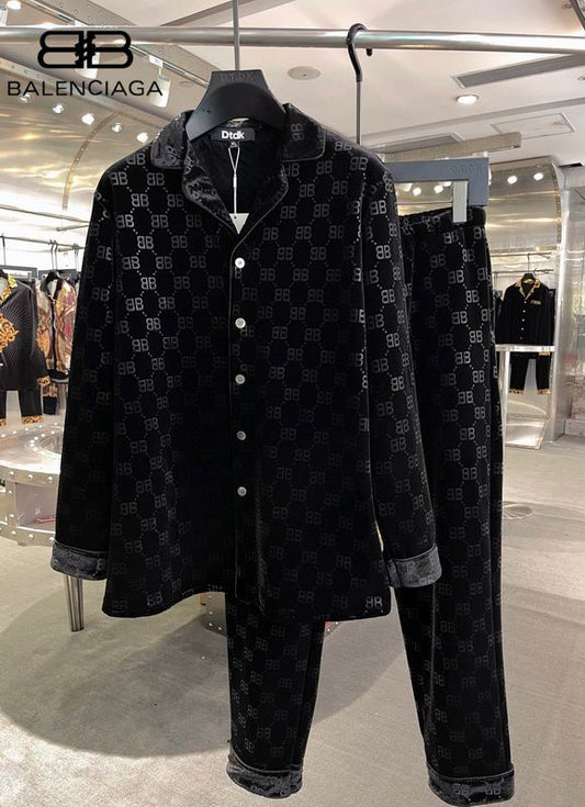 Les ensembles survêtement Balenciaga allient performance et style. Leur design avant-gardiste et leur qualité supérieure. Pas cher. Le moins cher.