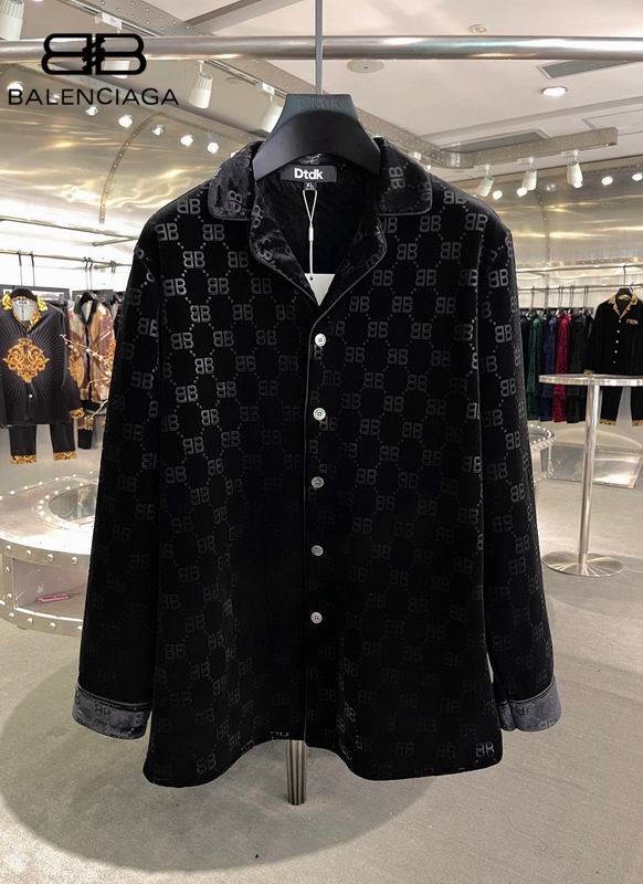 Les ensembles survêtement Balenciaga allient performance et style. Leur design avant-gardiste et leur qualité supérieure. Pas cher. Le moins cher.