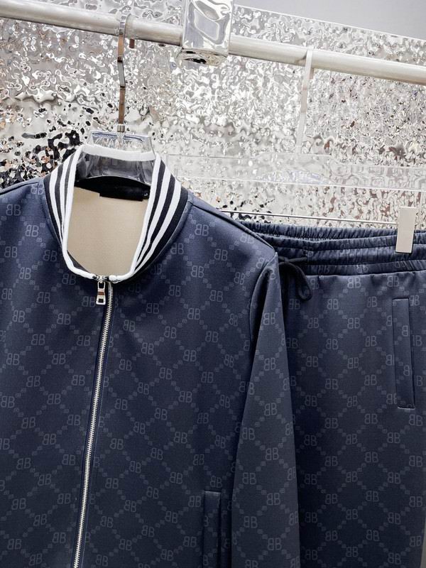 Les ensembles survêtement Balenciaga allient performance et style. Leur design avant-gardiste et leur qualité supérieure. Pas cher. Le moins cher.