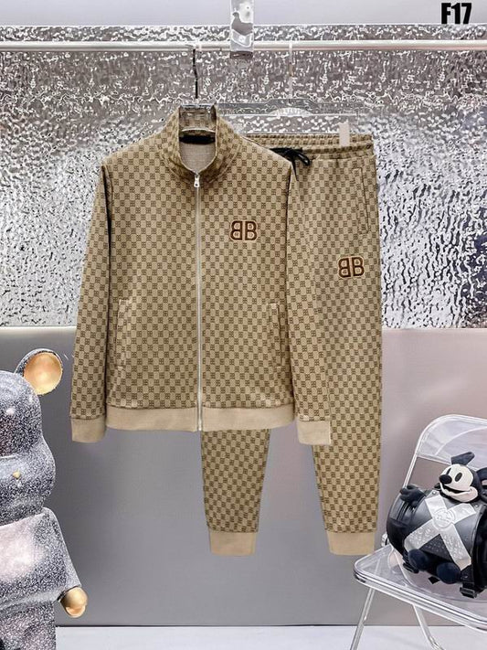 Les ensembles survêtement Balenciaga allient performance et style. Leur design avant-gardiste et leur qualité supérieure. Pas cher. Le moins cher.