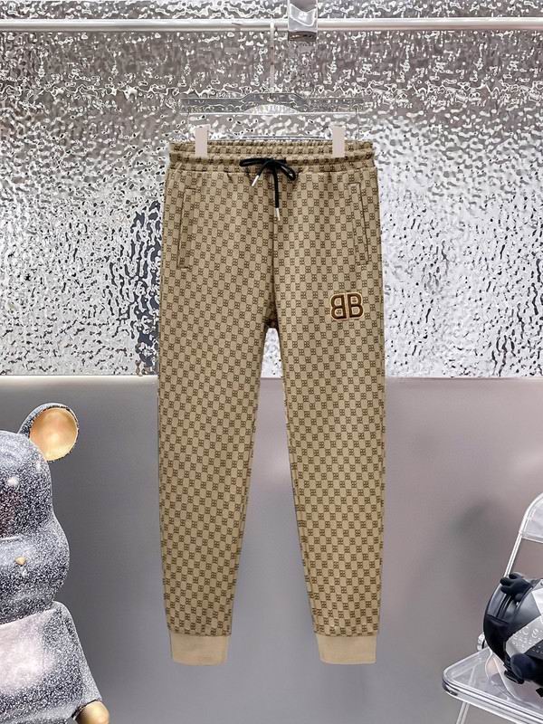 Les ensembles survêtement Balenciaga allient performance et style. Leur design avant-gardiste et leur qualité supérieure. Pas cher. Le moins cher.