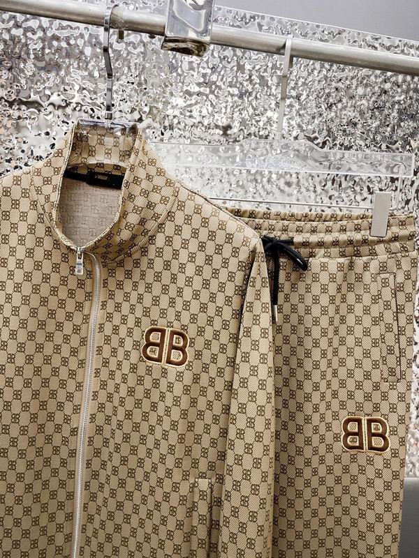 Les ensembles survêtement Balenciaga allient performance et style. Leur design avant-gardiste et leur qualité supérieure. Pas cher. Le moins cher.