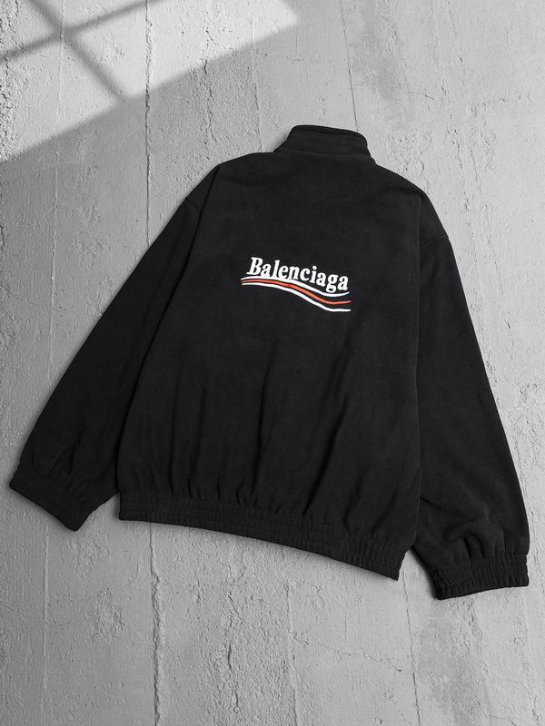 Les ensembles survêtement Balenciaga allient performance et style. Leur design avant-gardiste et leur qualité supérieure. Pas cher. Le moins cher.